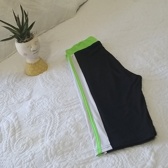 FREE - Biker shorts - Picture 2 of 3